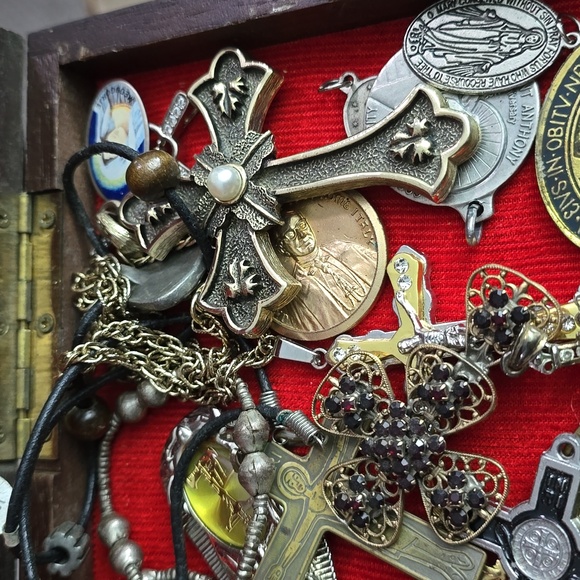 Religious Jewelry - Picture 4 of 12